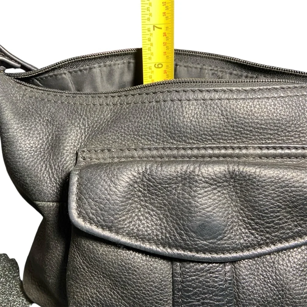 Classic Fossil Black Leather Shoulder Bag